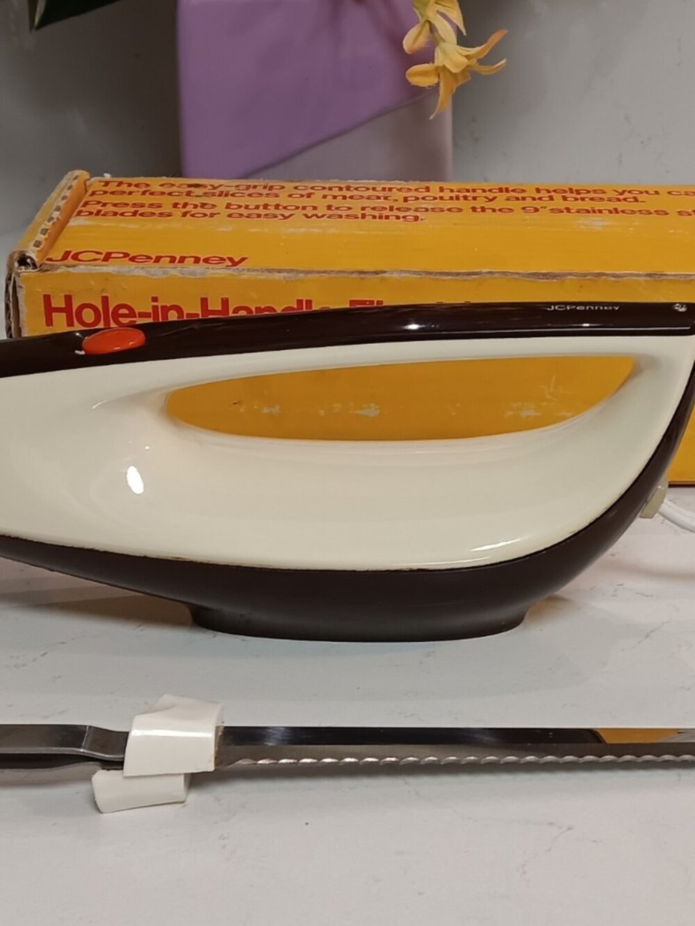 JC Penney Vintage Electric Knife in Original Box - Almond #8025
